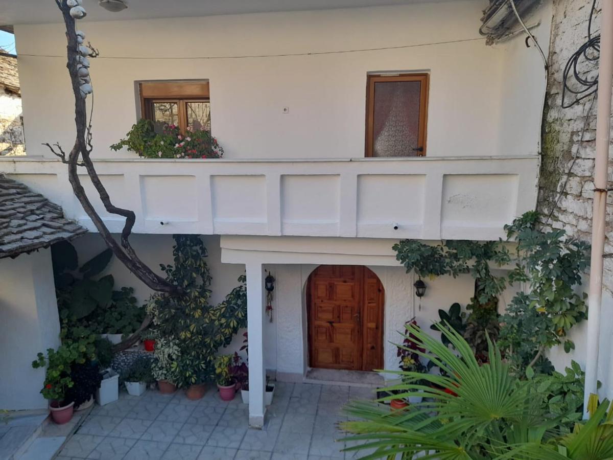 Sokolli Guest House Gjirokastra Kültér fotó