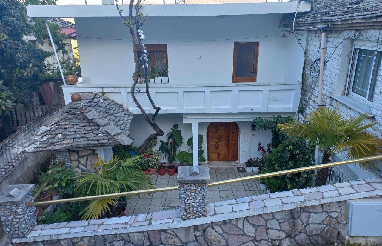 Sokolli Guest House Gjirokastra Kültér fotó