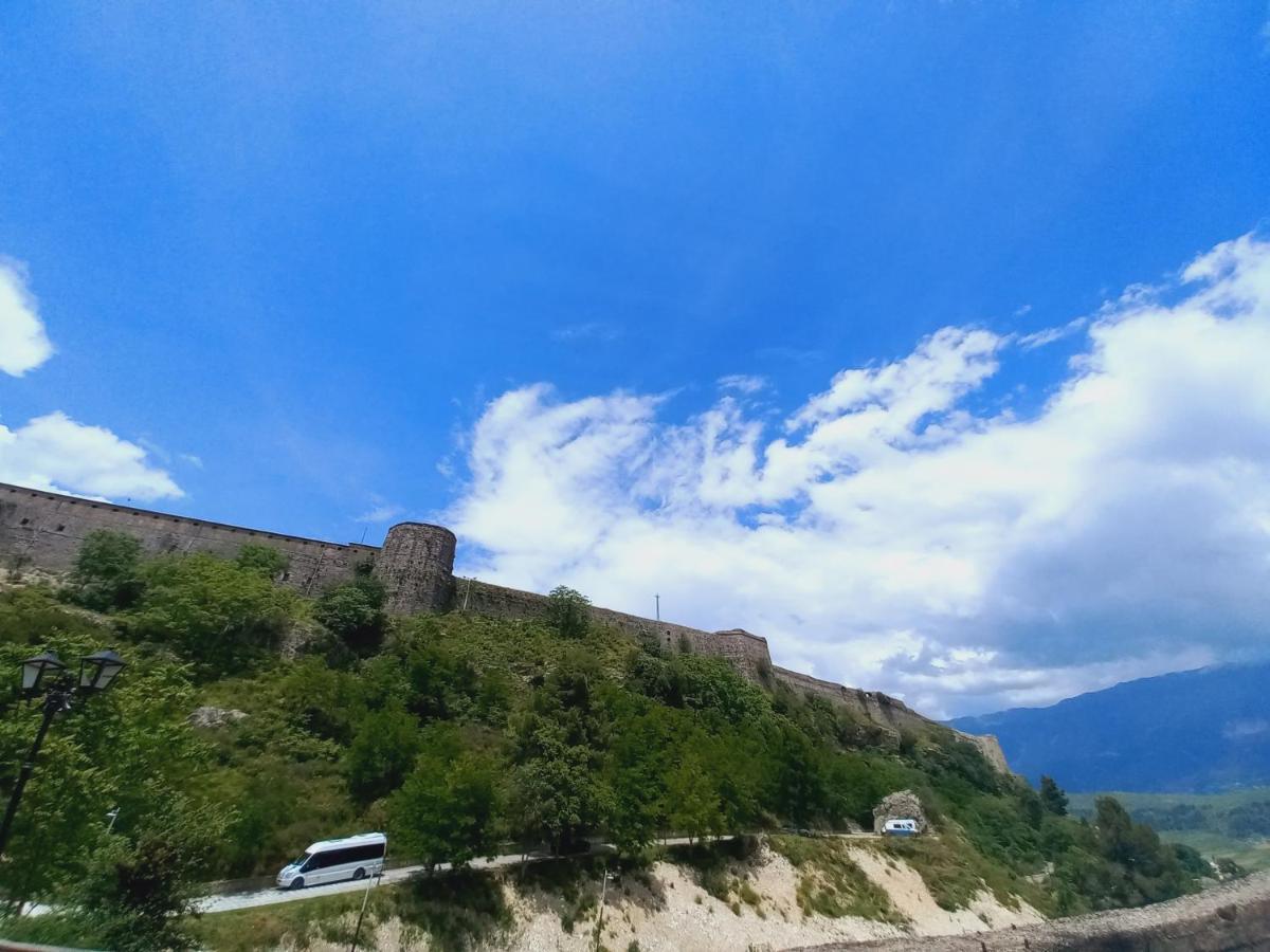 Sokolli Guest House Gjirokastra Kültér fotó