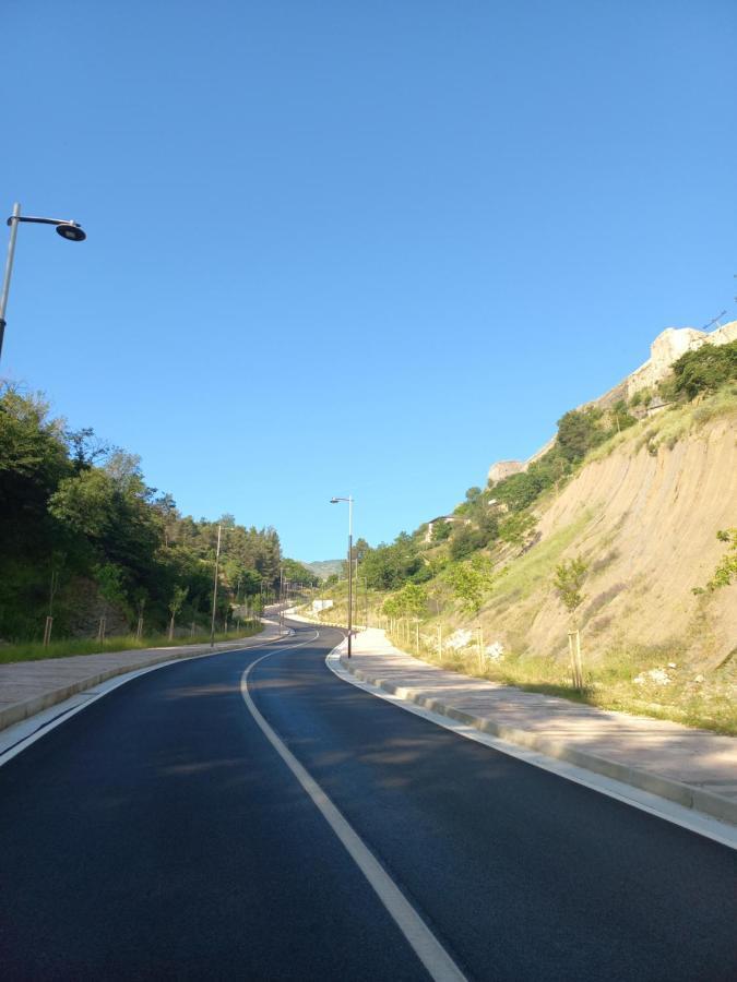 Sokolli Guest House Gjirokastra Kültér fotó